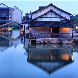 烏鎮(zhèn)旅游價(jià)格A3線 夜宿西柵 華東五市純玩雙飛六天游 入住烏鎮(zhèn)西柵景區(qū)內(nèi)客棧 烏鎮(zhèn)提燈走橋行大運(yùn)